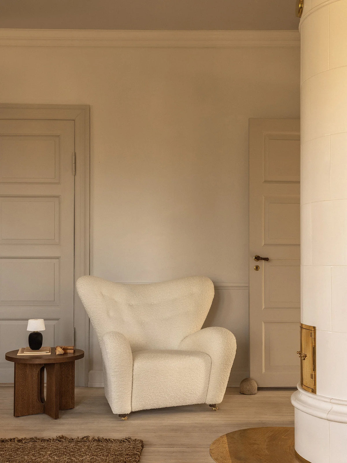 Audo Copenhagen, The Tired Man, Lounge-Sessel, Textil