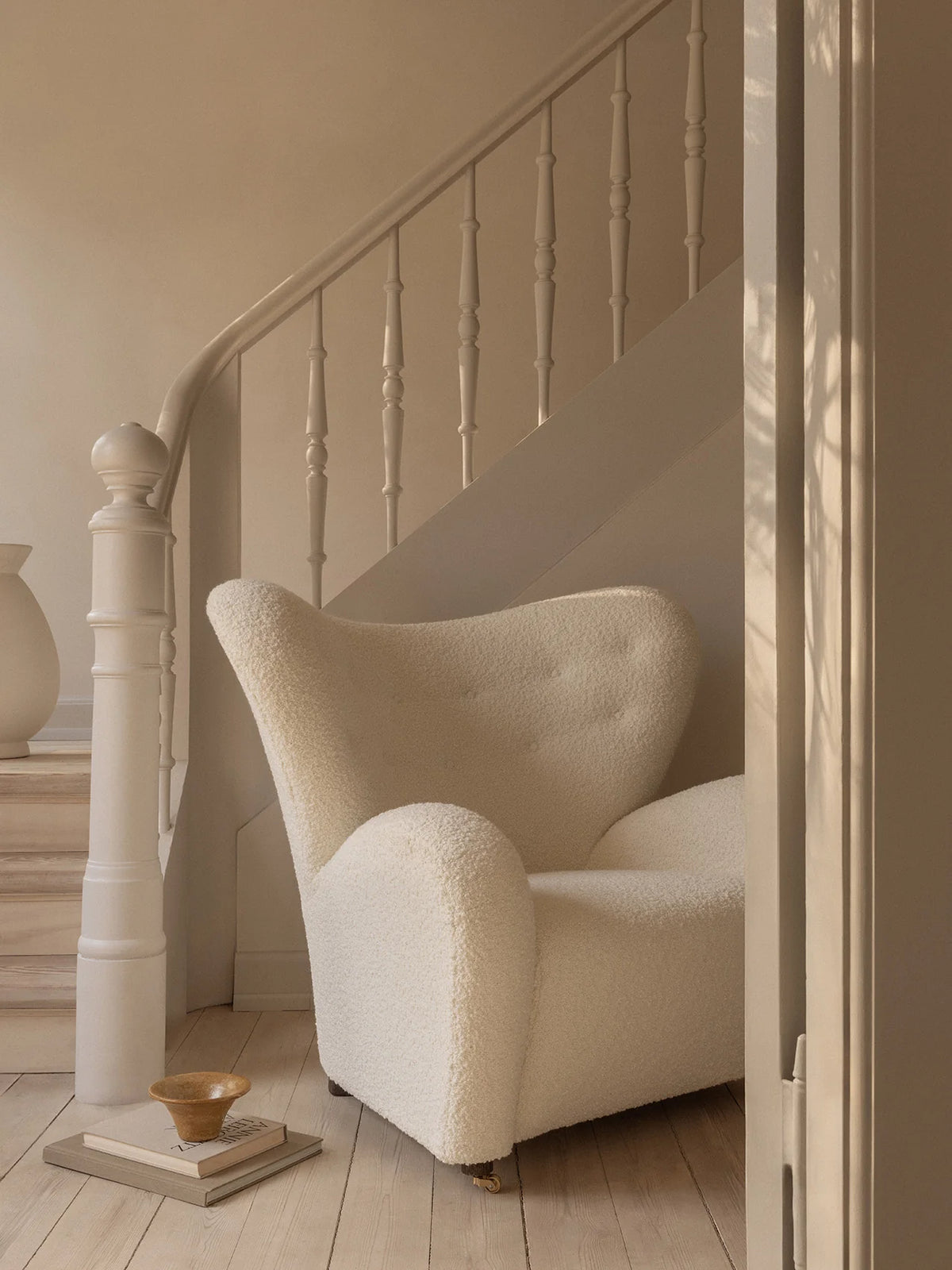 Audo Copenhagen, The Tired Man, Lounge-Sessel, Textil