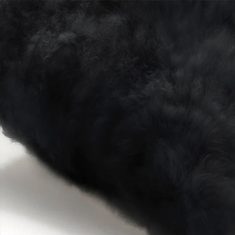 Alpakafellkissen von WEICH in Schwarz mit den Massen 40 x 40