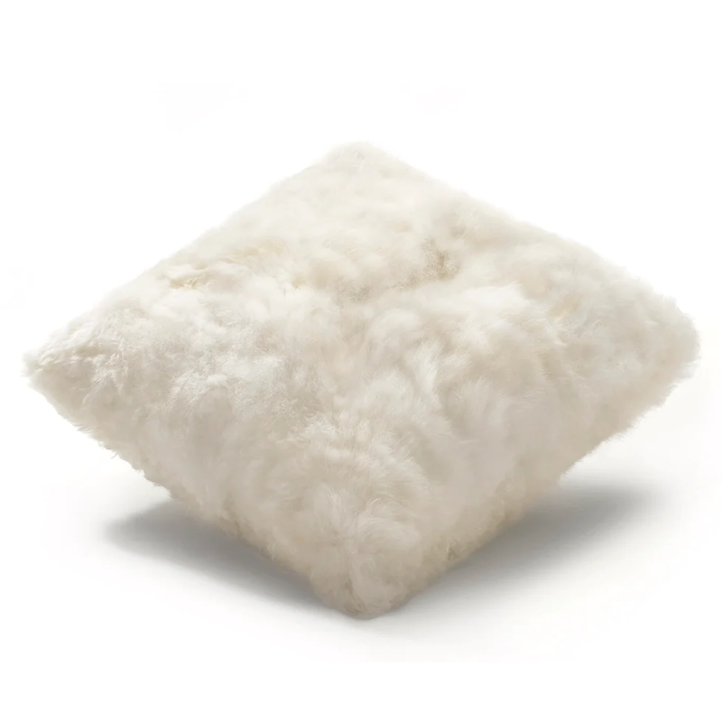 WEICH Alpakafell Kissen mit den Massen 40 x 40 in offwhite Beige.