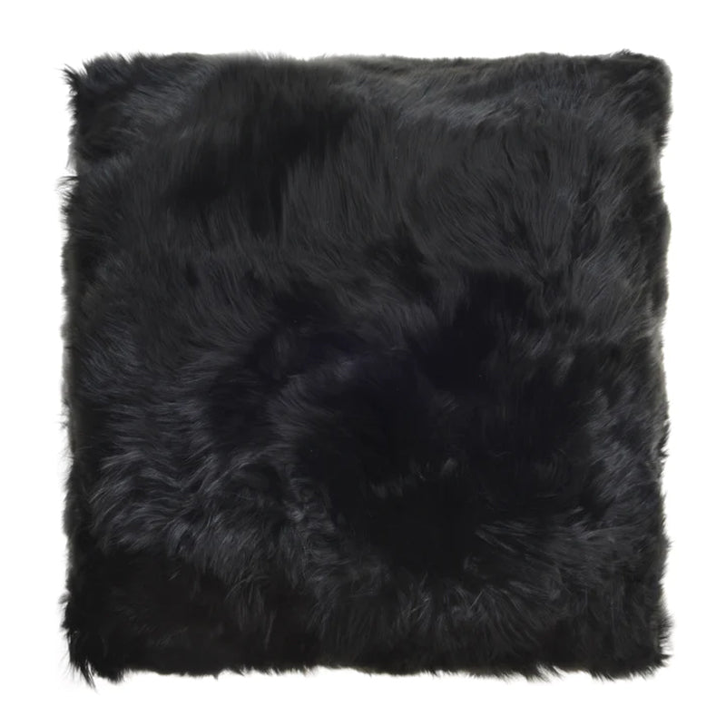 WEICH Alpakafellkissen in Schwarz in den MAssen 40 x 40