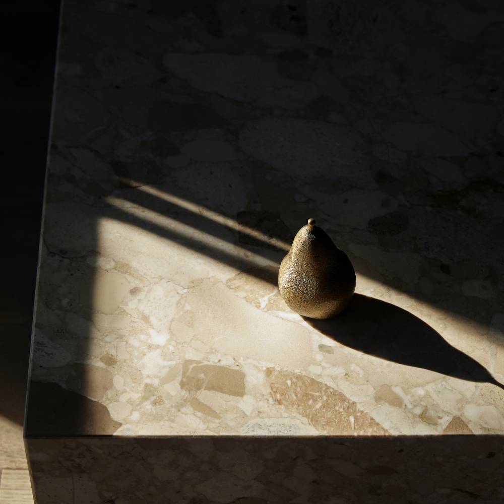 MENU Skulptur Birne aus Messing