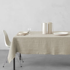 Tischdecke aus Abace in Beige/Mastice von Limonta. 