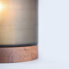 Guaxs Windlicht aus Hand geschliffenem Glas in Grau.