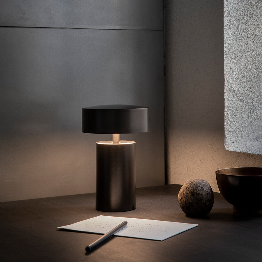 Menu-Columns-LED-Tischlampe-tragbar